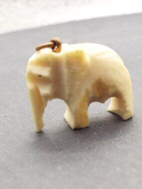 ANTIQUE ROUGH TRIBAL RUSTIC CARVED BONE ELEPHANT CHARM PENDANT 40B